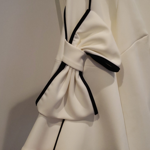 Beautiful tailored top - Picture 2 of 5